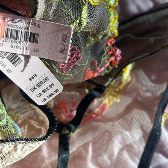 Floral Embroidered Lingerie Set - Picture 3 of 4